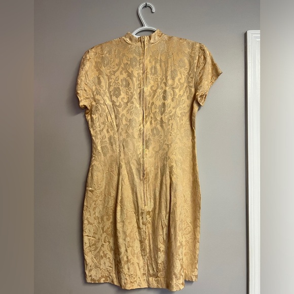 Vintage Breakin’ Loose Oriental Style Gold Dress Size 9/10 - Picture 3 of 7